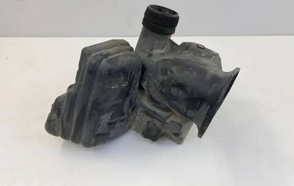 Chrysler 300 - 300C Intake resonator 04591870AB
