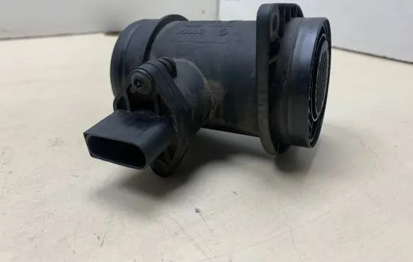 Volkswagen PASSAT B5.5 Mass air flow meter 038906461 0281002463