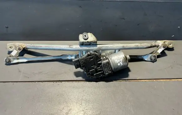 Volkswagen PASSAT B5.5 Front wiper linkage and motor 3B1955113D