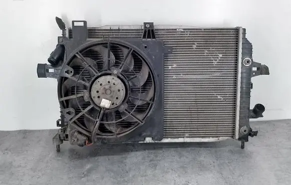 Opel Zafira B Coolant radiator 13171426