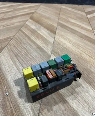 Mercedes-Benz R W251 Fuse module A1645400672 5072426 13532289