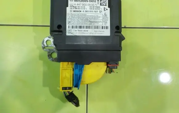 Mercedes-Benz Vito Viano W447 Airbag control unit/module A4479000900 XP206