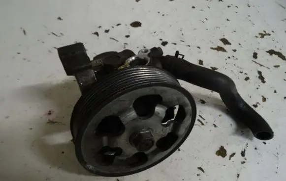Honda CR-V Power steering pump 34634314