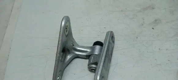 Mercedes-Benz CLS C219 Front door upper hinge