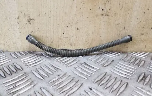 Volkswagen Golf VI Clutch pipe/line 