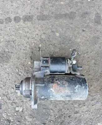 Volkswagen Golf III Starter motor