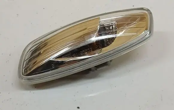 Citroen C4 I Picasso Front fender indicator light 0105033