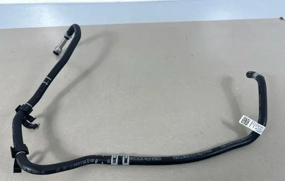 Audi Q3 8U Fuel line pipe 06K133986AM