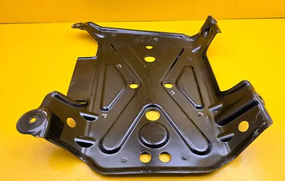Audi Q8 Battery box tray 4M0825911C