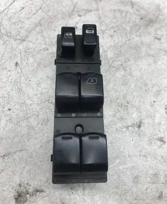 Nissan X-Trail T31 Electric window control switch 25401JH100 305711