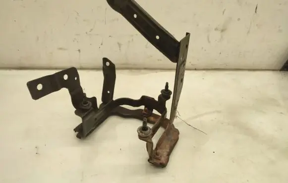 Volvo C30 Power steering pump mounting bracket 3M513K738AC