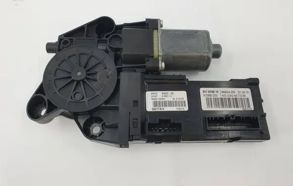 Renault Scenic III - Grand scenic III Front door window regulator motor 807300621R 0130822478