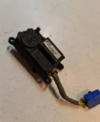 Mazda 626 Air flap motor/actuator GA700GA5R2E