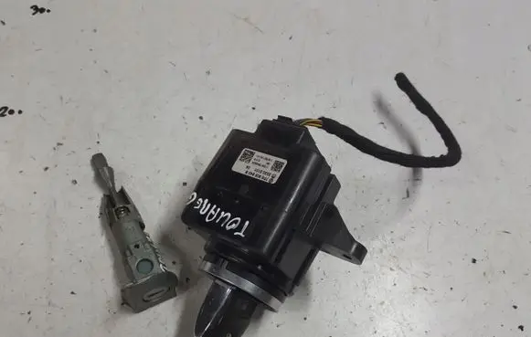 Volkswagen Touareg II Ignition lock 7P6905843B
