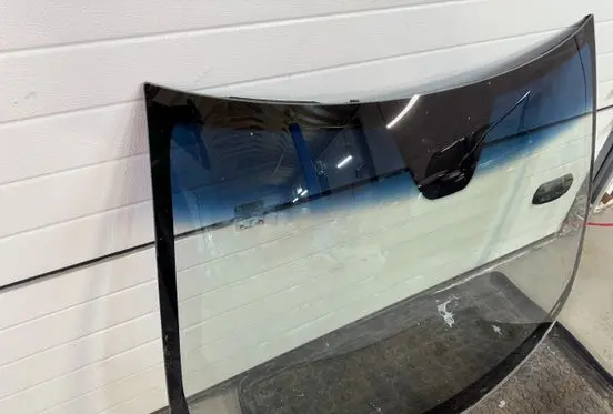 Volvo XC90 Front windscreen/windshield window 