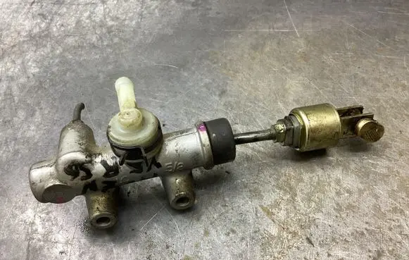Toyota Avensis Verso Master brake cylinder GJSUJ