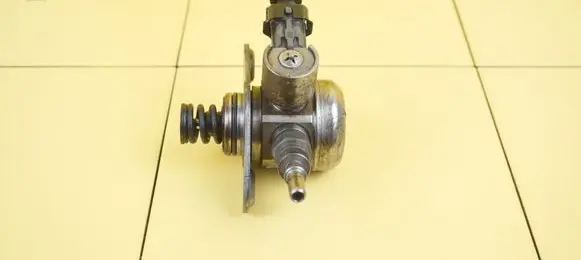 Alfa Romeo Giulietta Fuel injection high pressure pump 55220390 940A1000