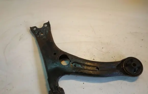 Toyota Avensis T250 Front lower control arm/wishbone
