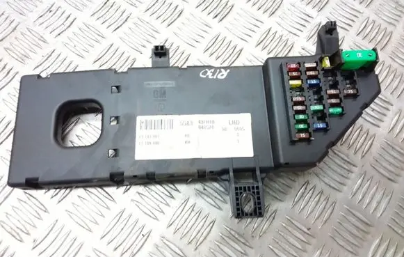Opel Signum Fuse module 13181984 13199490