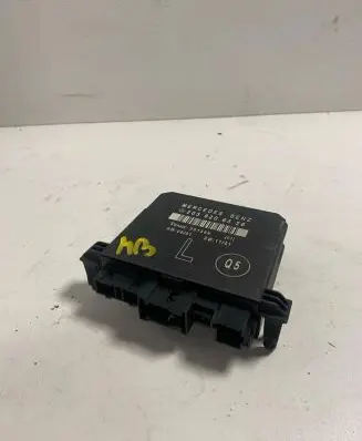 Mercedes-Benz C W203 Door control unit/module 2038206526 351369