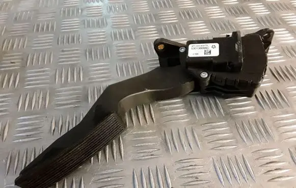 Jeep Grand Cherokee (WK) Accelerator throttle pedal 53013868AC 6PV93390023