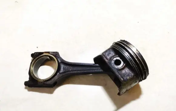 Opel Tigra A Piston with connecting rod