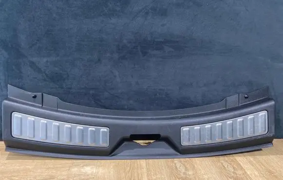 Trunk/boot sill cover protection