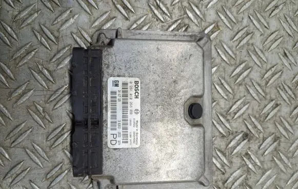 Opel Zafira A Engine control unit/module 24417169 28SA4802 0281010268