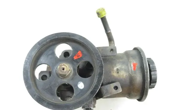 Toyota Avensis T220 Power steering pump 