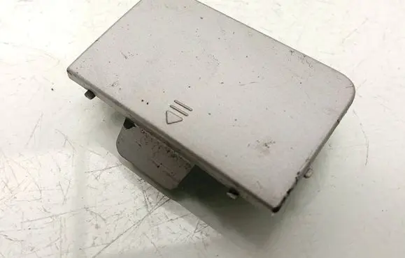 Mercedes-Benz C W204 Front tow hook cap/cover A2048850126