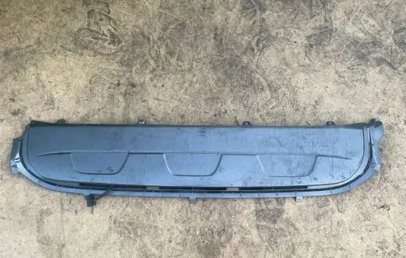 Front bumper lip