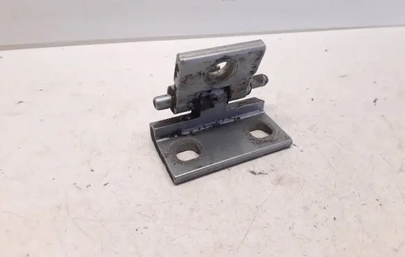 Volvo XC70 Front door lower hinge 