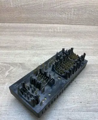 Audi 80 90 S2 B4 Fuse module 443941822A