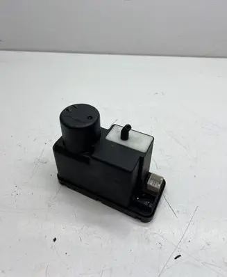 Audi A6 S6 C4 4A Central locking vacuum pump 4A0862257C