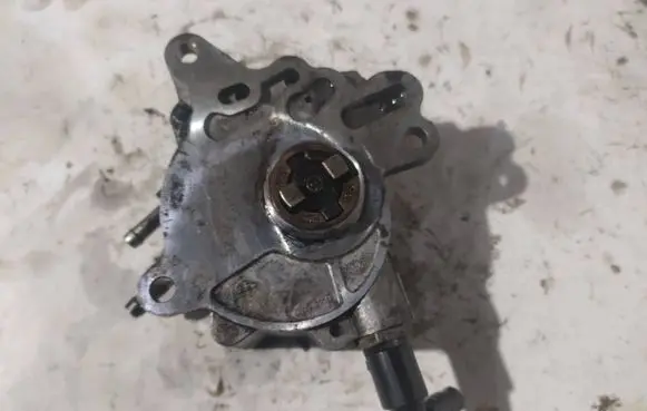 Volkswagen PASSAT B6 Vacuum pump 03G145209 080705