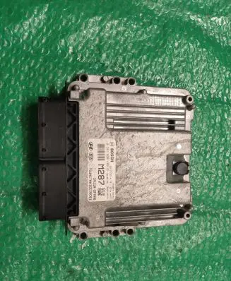 KIA Sorento Engine control unit/module 391102FMM6 5DG17C574 0281035409