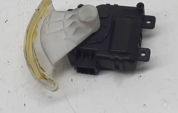 KIA Optima Air flap motor/actuator 138003990
