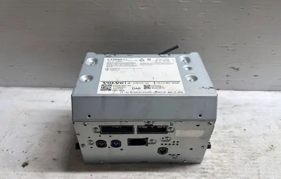 Volvo XC90 Radio/CD/DVD/GPS head unit 31667692
