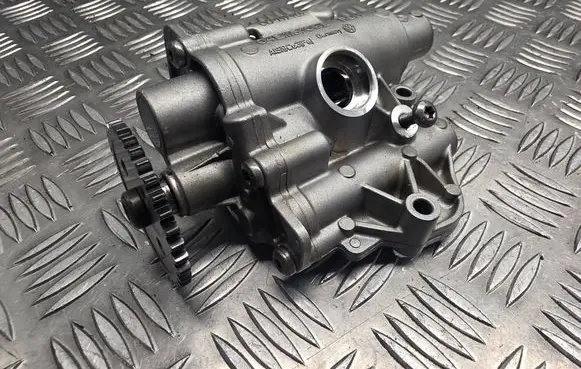 Volkswagen PASSAT B8 Oil pump 04E115109E