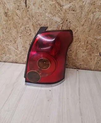 Toyota Avensis T250 Rear/tail lights E138550