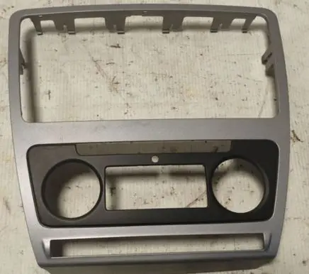 Skoda Octavia Mk2 (1Z) Radio/GPS head unit trim 1Z0858069EB 113521018802