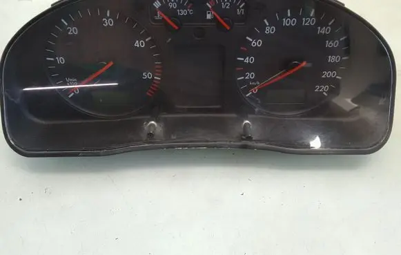 Volkswagen PASSAT B5 Speedometer (instrument cluster) 3B1919880C