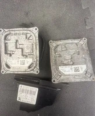 Peugeot 308 Xenon control unit/module 130732940400 130732940300