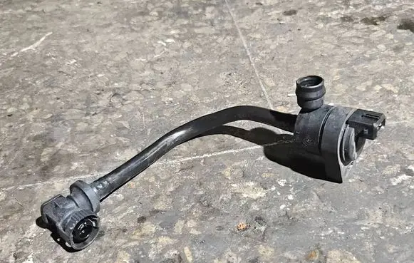 BMW 1 E82 E88 Fuel tank valve 7592640 7588903