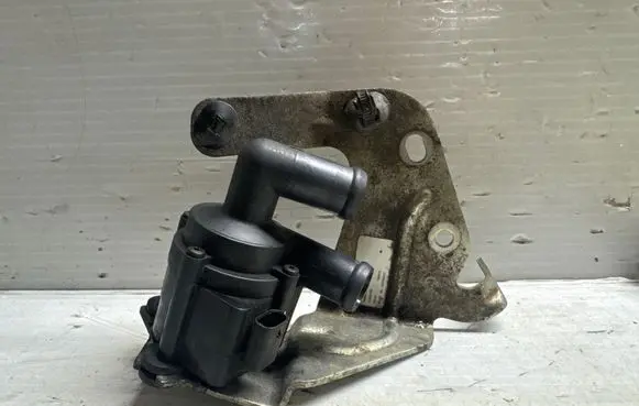 Volvo XC40 Electric auxiliary coolant/water pump 31439790