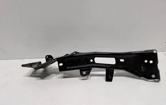 Audi A5 Fender mounting bracket 8W6821132B