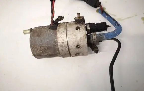 Volkswagen PASSAT B5.5 Convertible roof hydraulic pump 8E0614175D