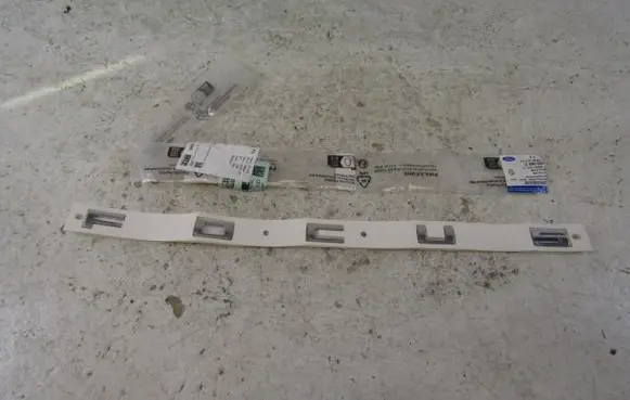 Ford Focus Manufacturers badge/model letters JX7BR42528AB