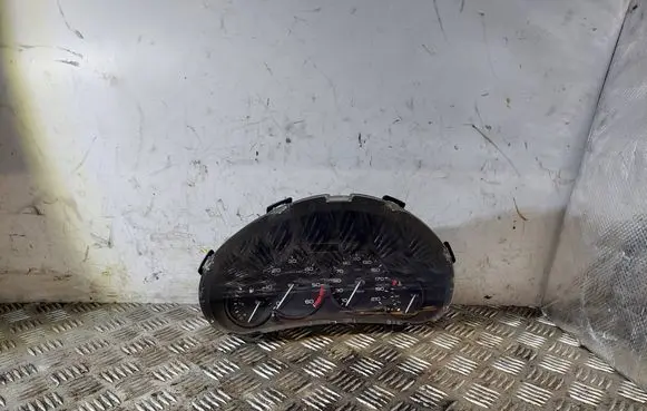 Speedometer (instrument cluster)