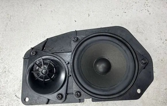 BMW 5 E60 E61 Subwoofer speaker 61928910